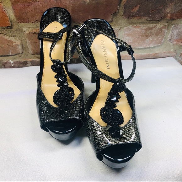 NWOT Black Leather Designer Heels - Picture 3 of 9